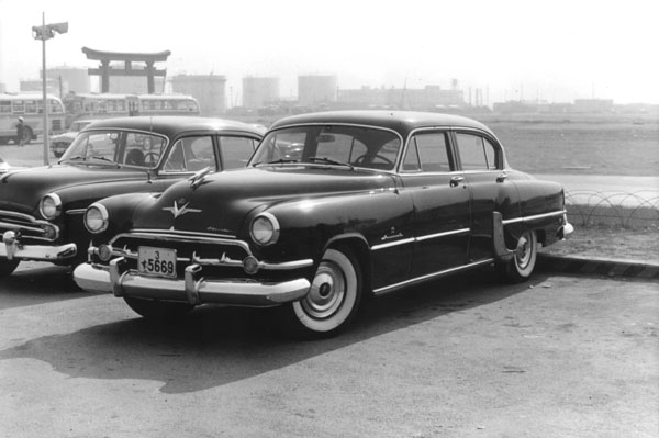 54-1b (078-25)b 1954 Chrysler Custom Imperial 4dr.Sedan.jpg